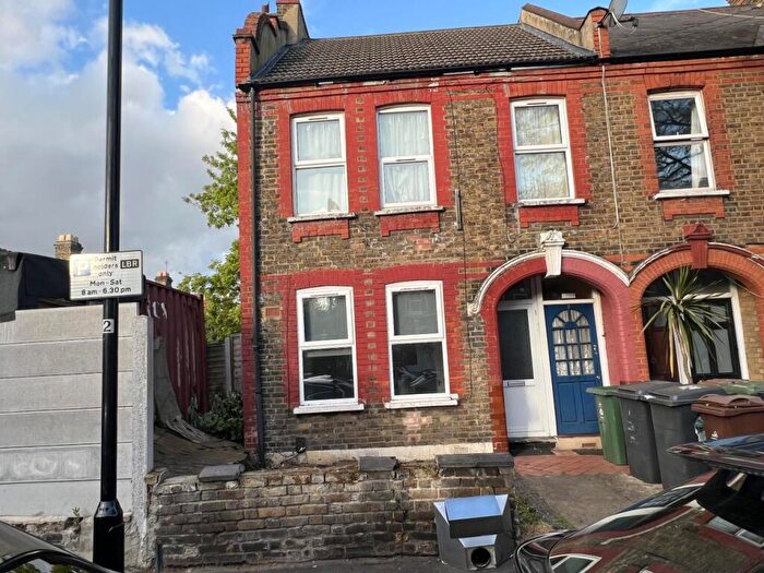 2 Bedroom Flat To Rent In Kettlebaston Road, E10