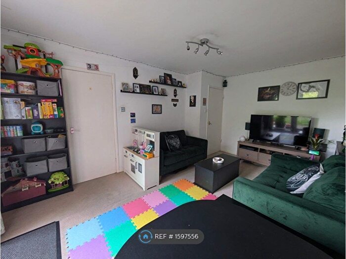 2 Bedroom Flat To Rent In Crawford Place, Newbury, RG14
