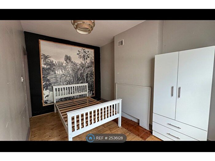 1 Bedroom Flat To Rent In Cambridge Heath Road, London, E2