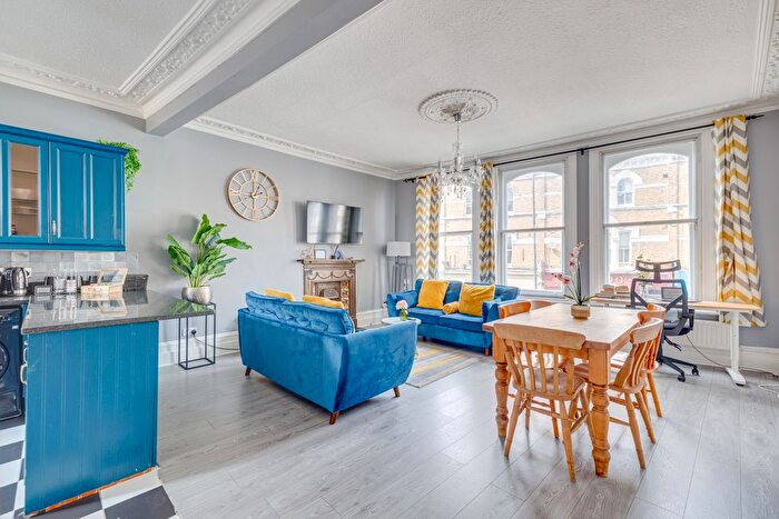 3 Bedroom Maisonette To Rent In Fulham Road, Fulham, SW6