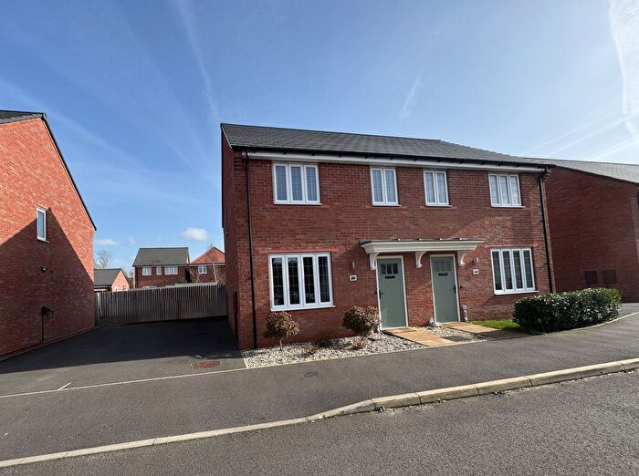 3 Bedroom Semi Detached House For Sale In Moorhen Grove, Southam, CV47