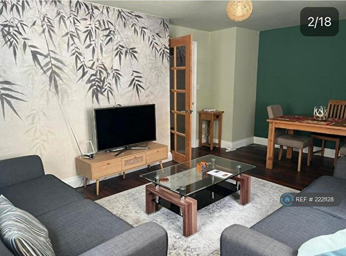 2 Bedroom Flat To Rent In Otter Close, Stratford, E15