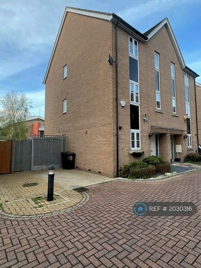 4 Bedroom Semi-Detached House To Rent In Dorrington Close, Barking, IG11