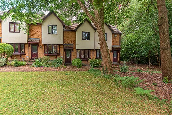 2 Bedroom Terraced House To Rent In Edgewood Close, Crowthorne, RG45