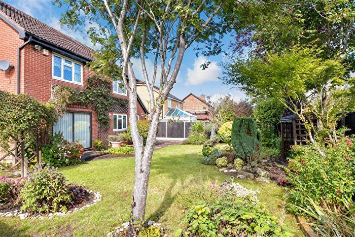 4 Bedroom Detached House For Sale In Broomfields, Hartley, Longfield, Kent, DA3