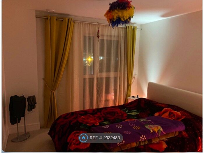 2 Bedroom Flat To Rent In Television House, Southampton, SO14