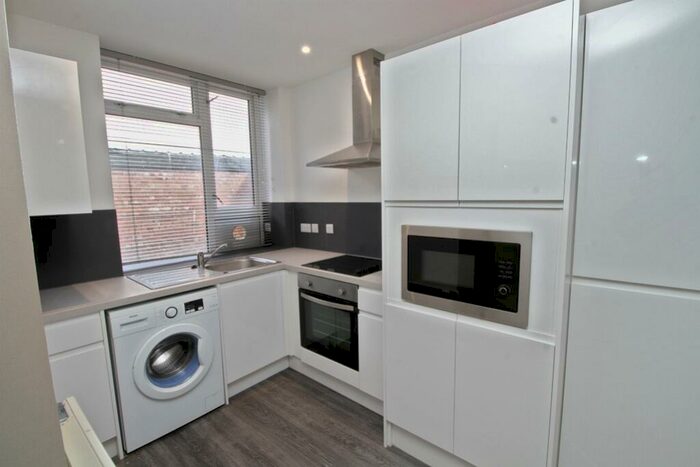 2 Bedroom Apartment To Rent In Centre Court, Paragon Street, HU1