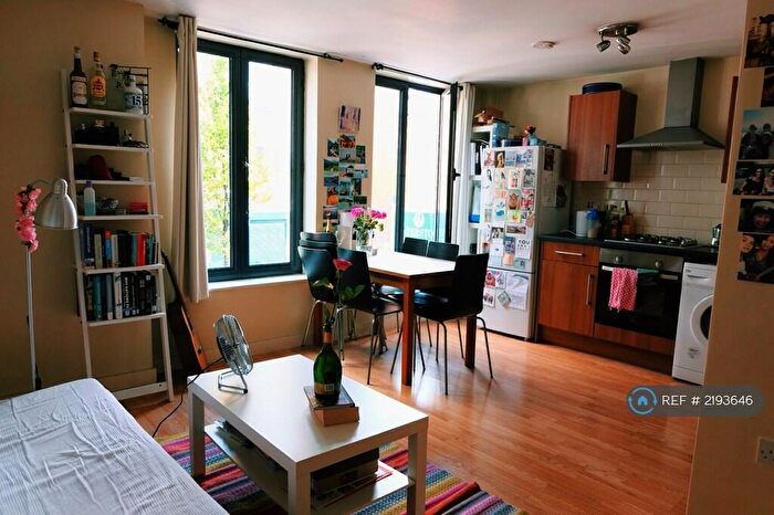 Studio To Rent In Cannon Street Road, London, E1