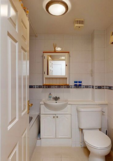 1 Bedroom Flat To Rent In Chamberlayne Avenue, Wembley, HA9