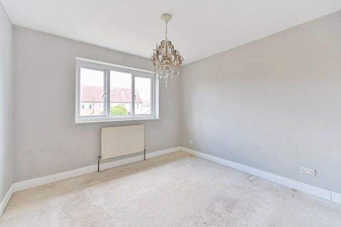 2 Bedroom Maisonette To Rent In Barnes End, Motspur Park, New Malden, KT3