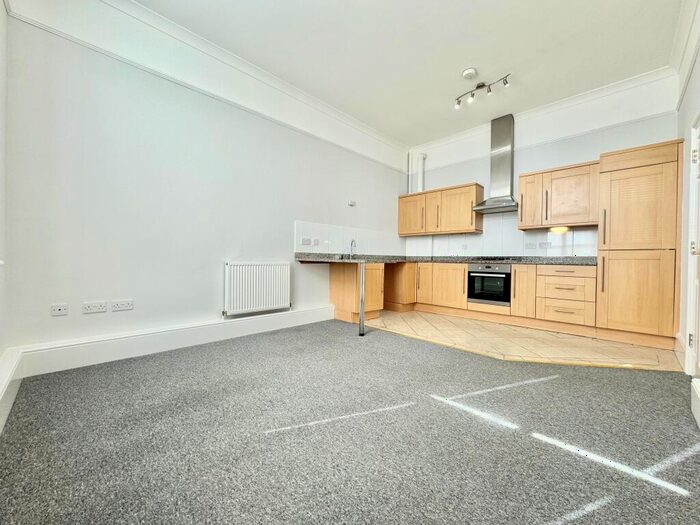 1 Bedroom Flat To Rent In Viking Court, Cliftonville Avenue, Margate, CT9