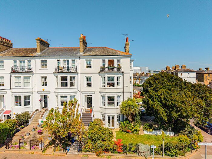 3 Bedroom Maisonette For Sale In Clifftown Parade, Southend-On-Sea, SS1