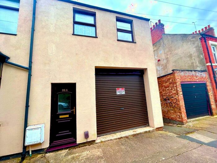 2 Bedroom Flat To Rent In Balmoral Road, NN2