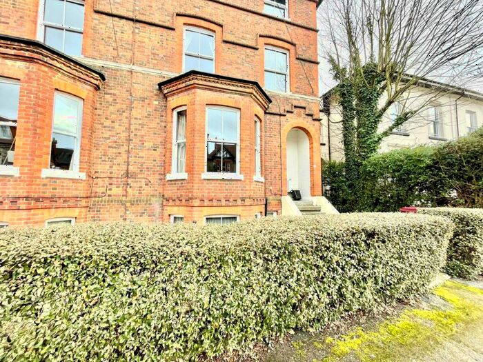 1 Bedroom Apartment To Rent In Castle Crescent, Reading, Berkshire, RG1