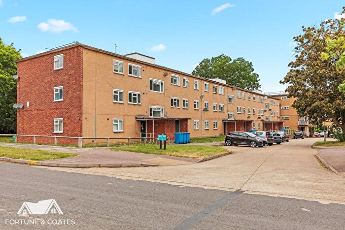 2 Bedroom Flat For Sale In Tanys Dell, Harlow, CM20