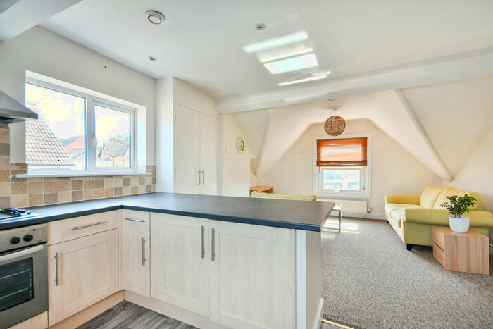 2 Bedroom Flat To Rent In Old Town, SN1