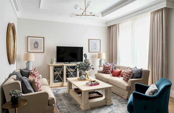 2 Bedroom Flat For Sale In Dovehouse Street, Chelsea, London, SW3