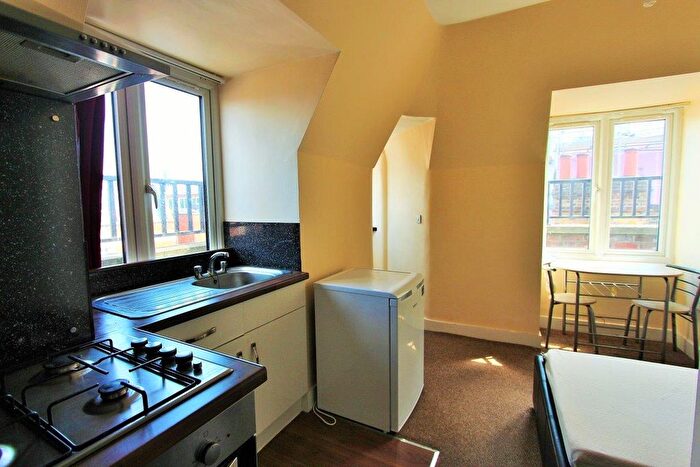 Studio To Rent In Flat D Boleyn Road, Hackney, N16