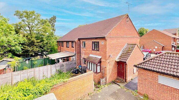 1 Bedroom End Of Terrace House For Sale In Boltons Lane, Harlington, UB3