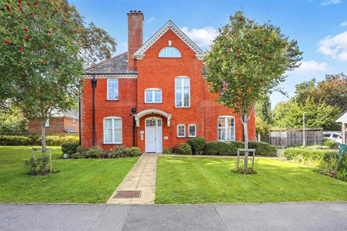 2 Bedroom Flat For Sale In Damson Way, Carshalton Beeches, SM5