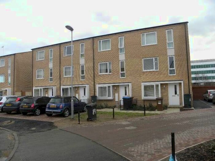 5 Bedroom Property To Rent In Aviation Avenue, Hatfield, Hertfordshire, AL10