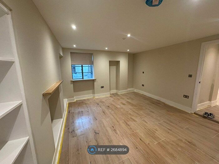 2 Bedroom Flat To Rent In Battersea Park Road, London, SW11