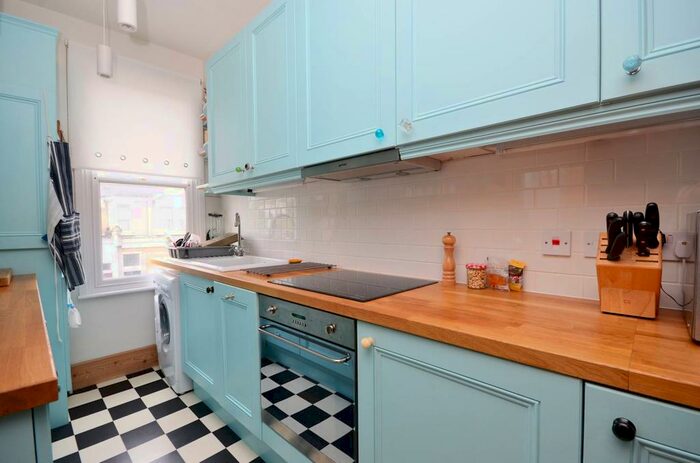 2 Bedroom Flat To Rent In Ivydale Road, Nunhead, London, SE15