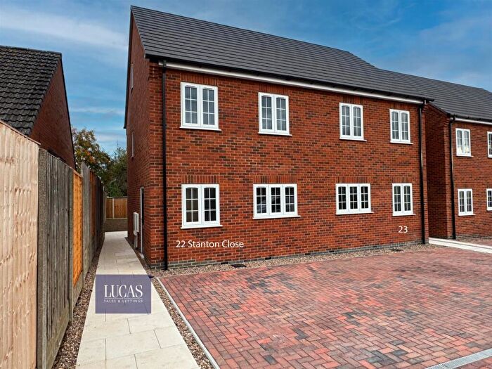 3 Bedroom Semi Detached House For Sale In Stanton Close, Desborough, Kettering, NN14