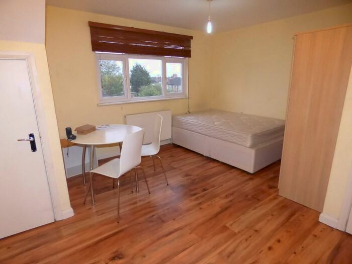 Studio To Rent In High Street, Barkingside Essex, IG6