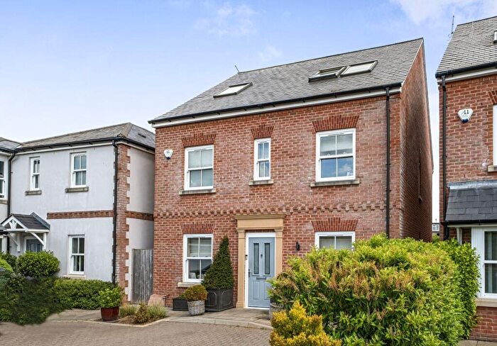 4 Bedroom Detached House For Sale In Lyndhurst Place, Chichester, PO19