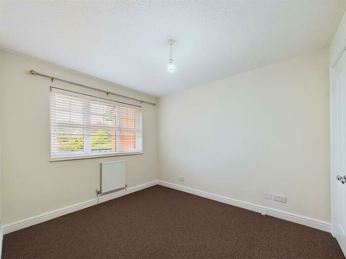 3 Bedroom House To Rent In Willows Close, Pinner, HA5