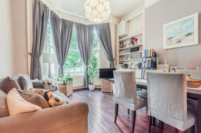 2 Bedroom Flat To Rent In Sinclair Road, London, W14