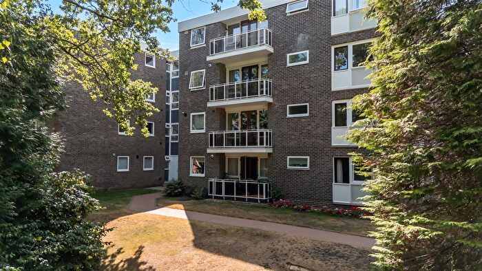 2 Bedroom Flat For Sale In Beach Road, Branksome Park, Poole, BH13