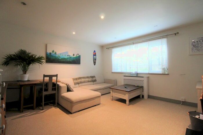 3 Bedroom Flat To Rent In Lion Close, Haslemere, GU27