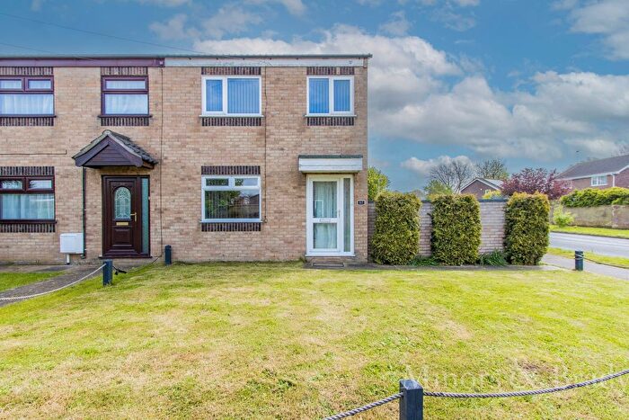 3 Bedroom Semi-Detached House To Rent In Hollow Grove Way, Lowestoft, NR33