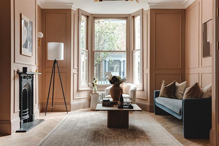 4 Bedroom Property For Sale In Glenarm Road, Clapton, E5