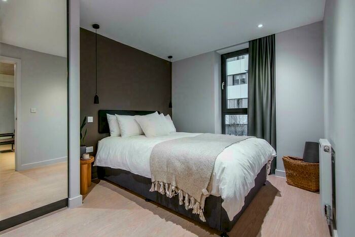 2 Bedroom Apartment To Rent In Kampus Apt South Block, Chorlton Street, Manchester, Greater Manchester, M1