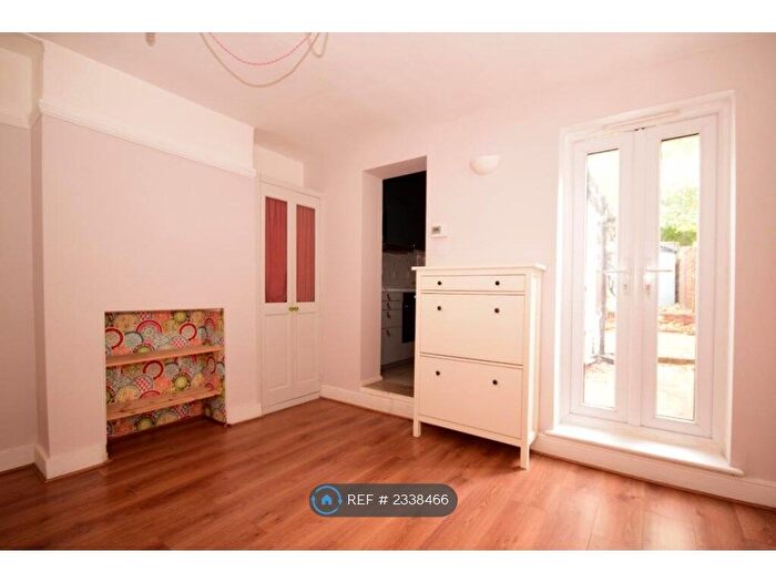 2 Bedroom Terraced House To Rent In St. Peters Street, South Croydon, CR2