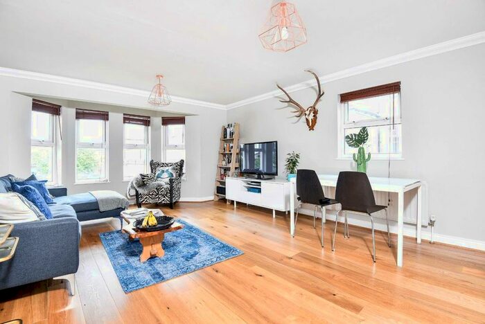 2 Bedroom Flat To Rent In Clarence Mews, London, SW12