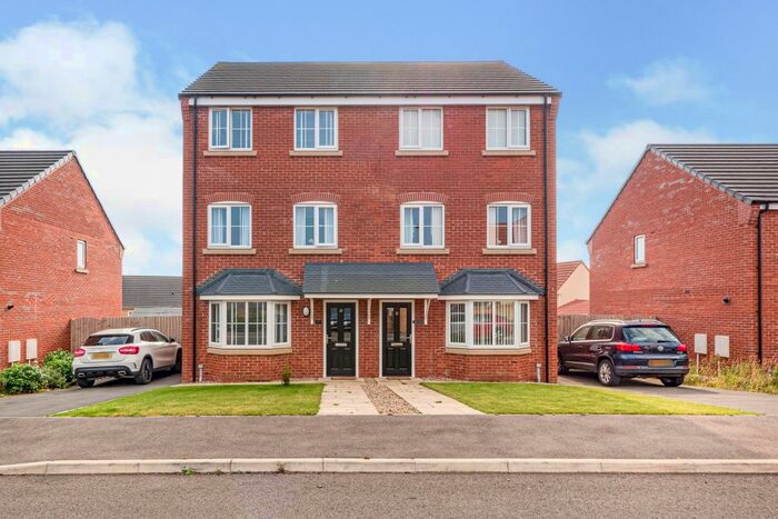 4 Bedroom Semi-Detached House To Rent In Barrow Lane, Eastfield, Scarborough, North Yorkshire, YO11