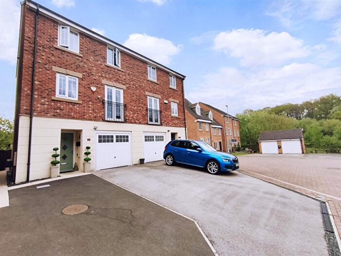 3 Bedroom Semi-Detached House For Sale In Maltby Avenue, Woolley Grange, Barnsley, S75