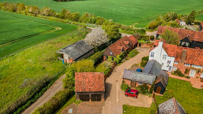 2 Bedroom Barn Conversion For Sale In Potters Crouch Farm, St Albans, AL2