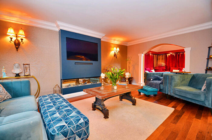 5 Bedroom Detached House For Sale In Burnt Mills, Basildon, SS13