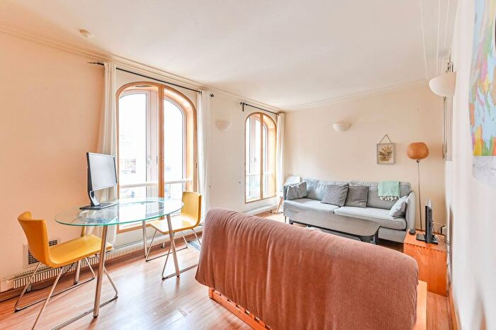 1 Bedroom Flat For Sale In St Martins Lane, Covent Garden, London, WC2H