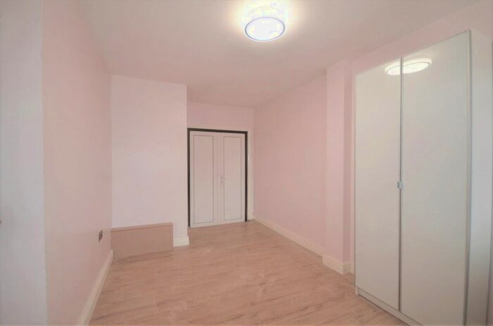 5 Bedroom Semi-Detached House To Rent In Coledale Drive, Stanmore, Middlesex, HA7