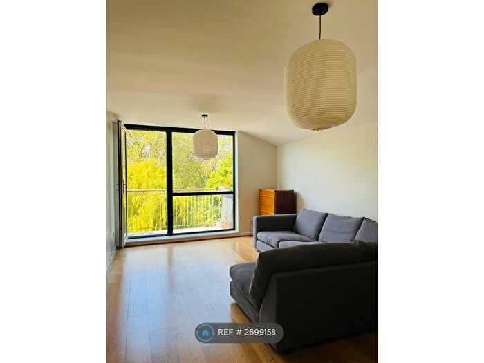 2 Bedroom Flat To Rent In Printers Mews, London, E3