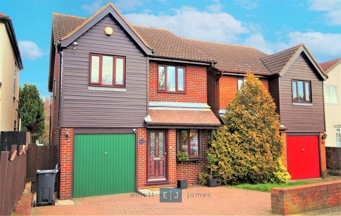 3 Bedroom Semi-Detached House To Rent In Tomswood Hill, Ilford, IG6