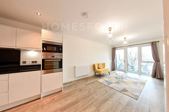 2 Bedroom Flat To Rent In Omnibus House, Cricklewood Lane, Barnet, NW2