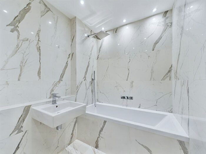 1 Bedroom Flat For Sale In Brondesbury Park, London, NW6