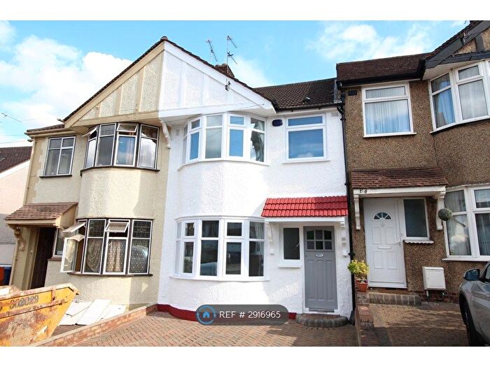 3 Bedroom Terraced House To Rent In Weirdale Avenue, London, N20